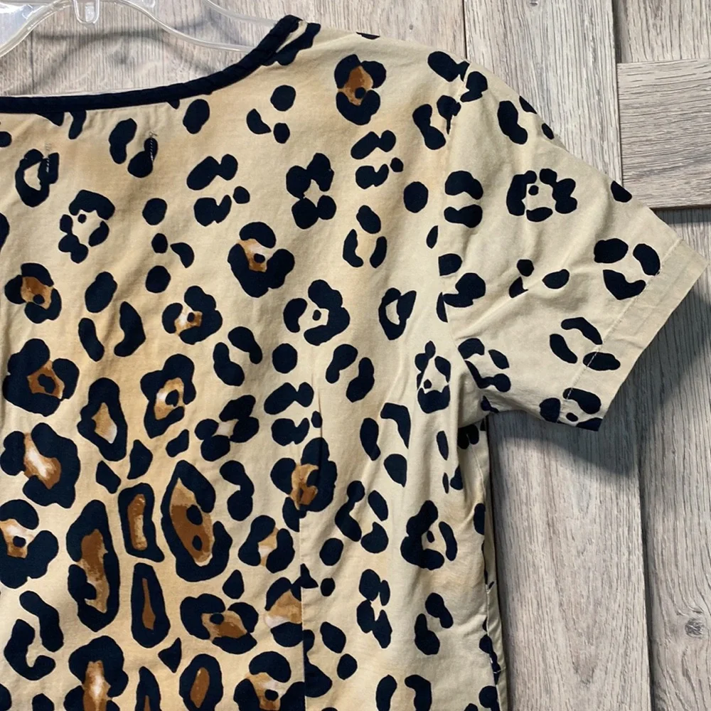 Big Leopard print Scrub top XS, Koi STRETCH brand by Kathy Peterson, Scrub Work - Picture 9 of 12